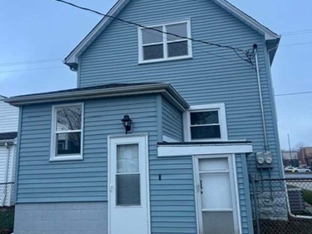 2 BR, 1 BA Apartment 2912 S Chicago Ave, Unit 2912 S Chicago Ave, South Milwakee, WI 53172 upper, South Milwaukee, WI 53172