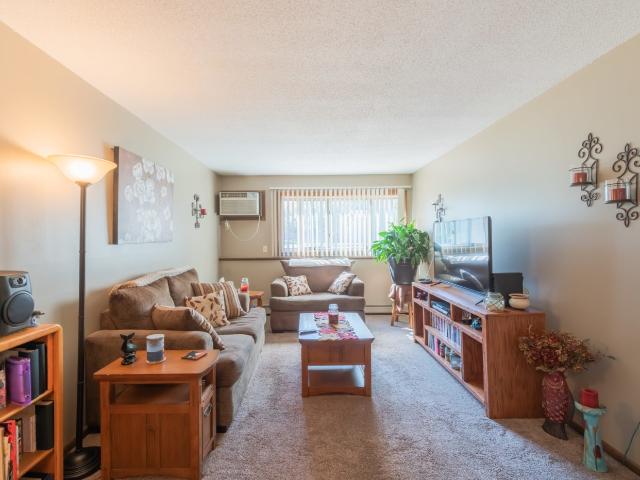 2 BR, 1 BA Apartment 2921 113th Ave NW Unit 2921 102, Minneapolis, MN 55433