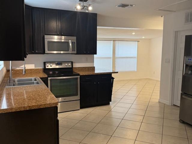 2 BR, 1 BA Apartment 2927 62nd Ave N, St. Petersburg, FL 33702