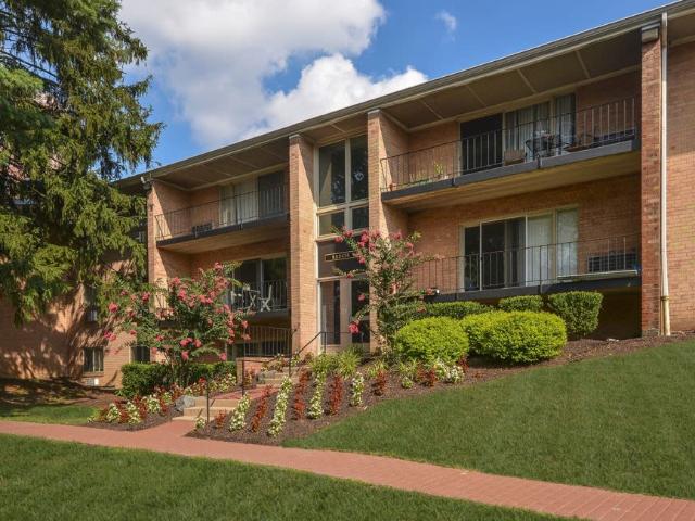 2 BR, 1 BA Apartment 2991 West School House Lane Unit 14, Philadelphia, PA 19144