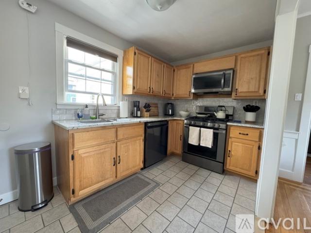 2 BR, 1 BA Apartment 29 Ocean Avenue, Unit 2, Portland, ME 04103