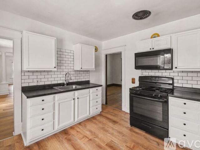 2 BR, 1 BA Apartment 29 Coldbrook Street Northeast, Unit Unit 2, Grand Rapids, MI 49503