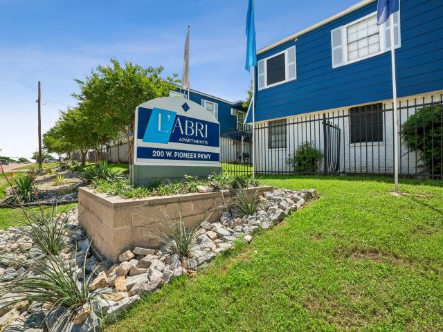 2 BR, 1 BA Apartment 200 West Pioneer Parkway, Unit 05, Arlington, TX 76010