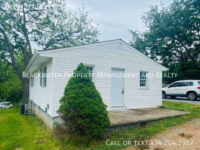 2 BR, 1 BA Apartment 2023 1/2 Lakeside Dr, Lynchburg, VA 24501