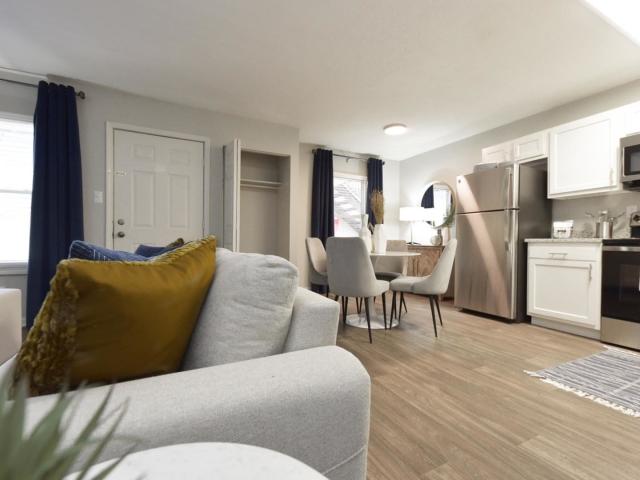 2 BR, 1 BA Apartment 2025 Brownsboro Road Unit 405, Louisville, KY 40206