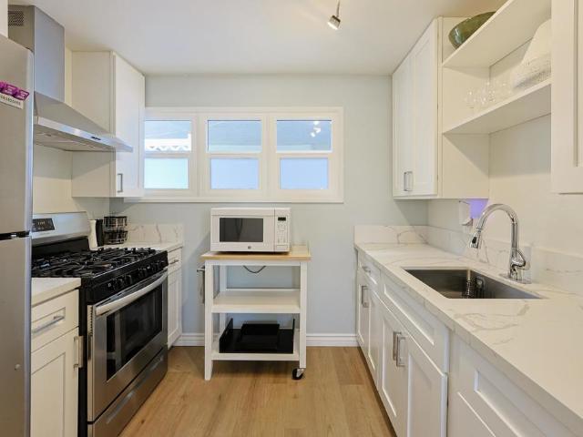 2 BR, 1 BA Apartment 207 C Avenue, Coronado, CA 92118