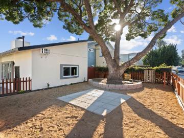 2 BR, 1 BA Apartment 2053 Thomas Avenue, San Diego, CA 92109