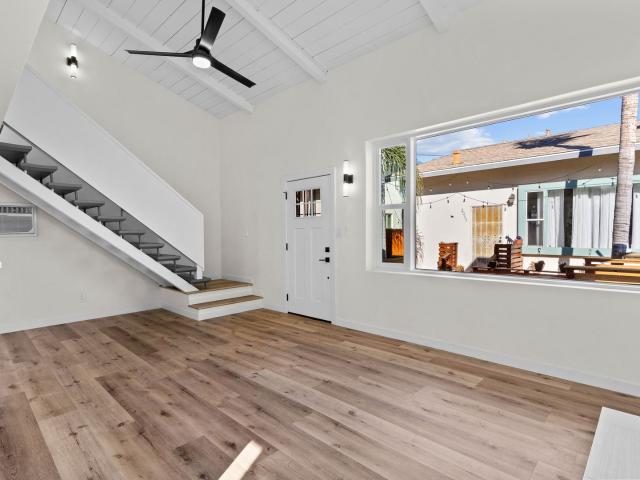 2 BR, 1 BA Apartment 2055 Thomas Avenue, San Diego, CA 92109