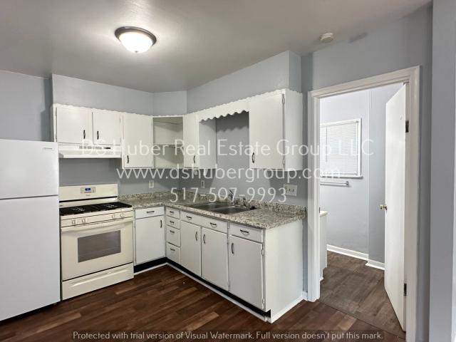 2 BR, 1 BA Apartment 208 S Eighth St, Lansing, MI 48912
