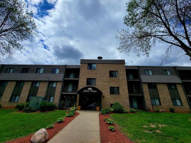 2 BR, 1 BA Apartment 2099 Silver Bell Road Unit 03, Saint Paul, MN 55122