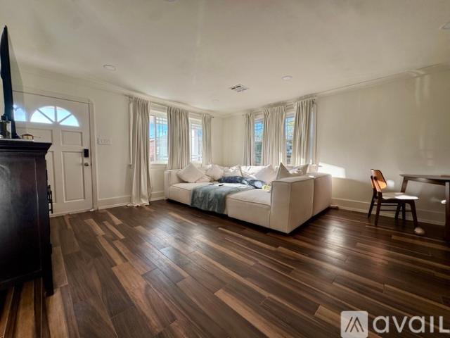 2 BR, 1 BA Apartment 209 Aurora Ave, Metairie, LA 70005