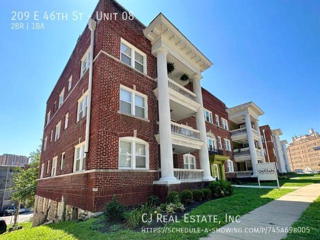 2 BR, 1 BA Apartment 209 E 46th St, Kansas City, MO 64112