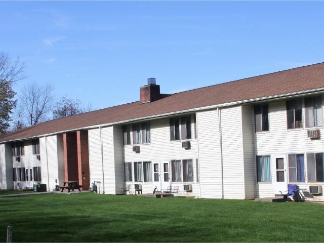 2 BR, 1 BA Apartment 20 College Drive Unit WL 13, Platteville, WI 53818