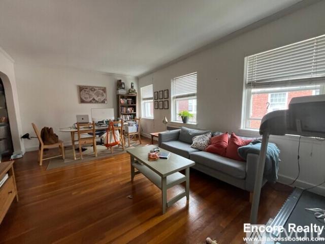 2 BR, 1 BA Apartment 20 Fairbanks St, Unit 8, Brookline, MA 02446