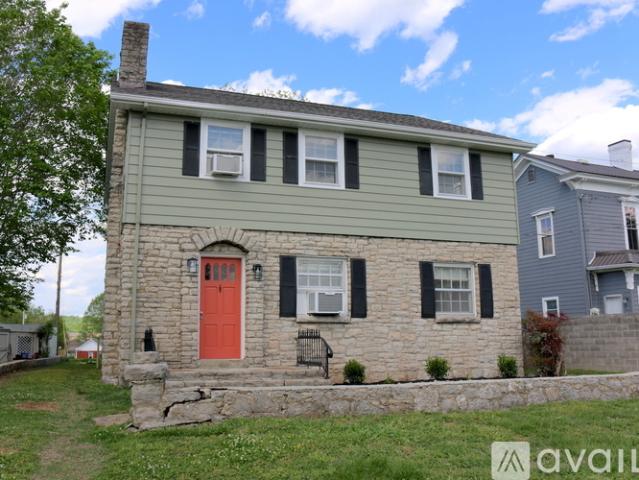 2 BR, 1 BA Apartment 210 West Poplar Street, Unit B, Pulaski, TN 38478