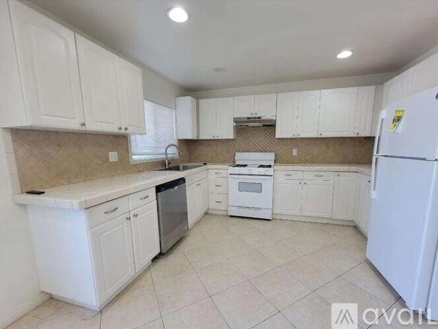 2 BR, 1 BA Apartment 210 Goetting Way, Vista, CA 92083