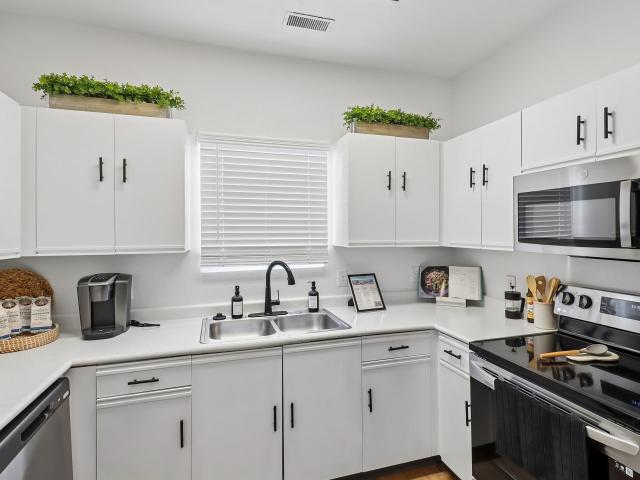 2 BR, 1 BA Apartment 210 South Prairie View Drive Unit 1227, West Des Moines, IA 50266