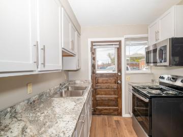 2 BR, 1 BA Apartment 2110 Rhomberg Avenue, Dubuque, IA 52001