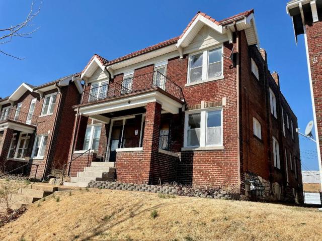 2 BR, 1 BA Apartment 2111 Maury Ave. 2nd Flr, St. Louis, MO 63110