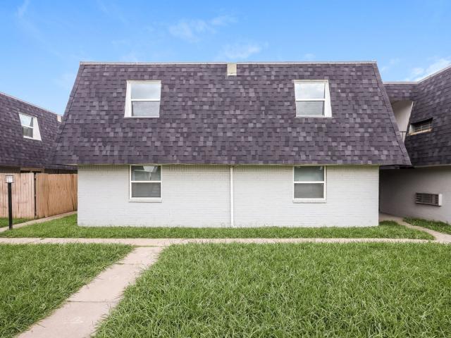 2 BR, 1 BA Apartment 2111 NW Lindy Ave, Lawton, OK 73505