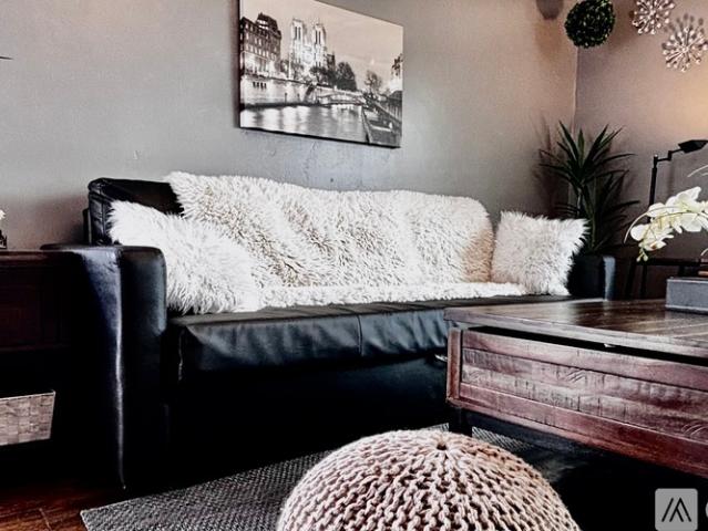 2 BR, 1 BA Apartment 2118 Grand Ave, Unit 0, San Diego, CA 92109