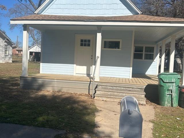 2 BR, 1 BA Apartment 211 Mc Clain St, Gainesville, TX 76240