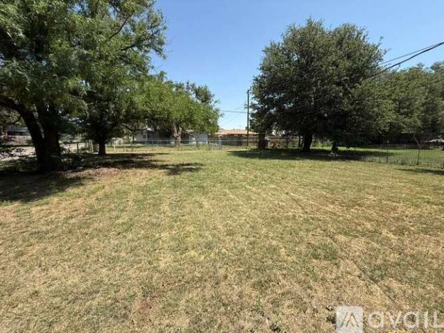 2 BR, 1 BA Apartment 2120 47th St, Lubbock, TX 79412