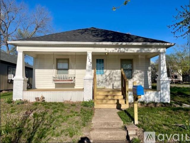 2 BR, 1 BA Apartment 2123 S 9th St, Saint Joseph, MO 64503