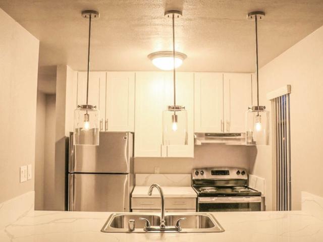 2 BR, 1 BA Apartment 2125 Fair Oaks Boulevard Unit C4, Sacramento, CA 95825