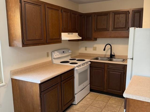 2 BR, 1 BA Apartment 2128 Tanglewood Avenue, Alliance, OH 44601
