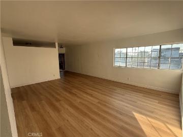 2 BR, 1 BA Apartment 212 West 84th Street, Los Angeles, CA 90003
