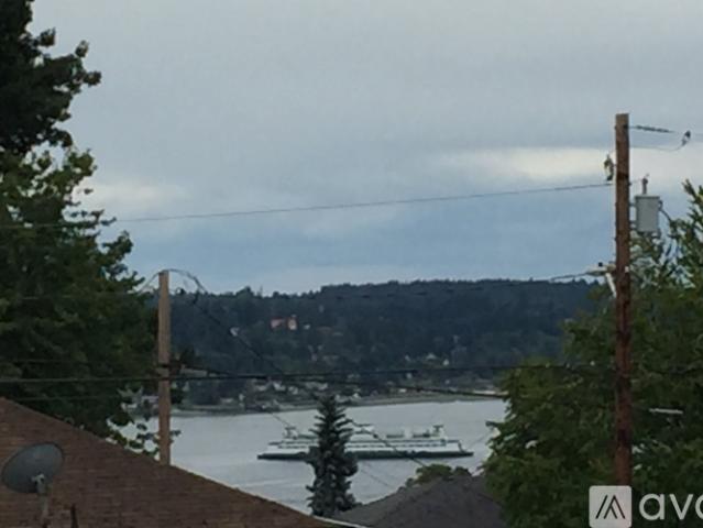 2 BR, 1 BA Apartment 2131 East 19th Street, Unit Apt 2, Bremerton, WA 98310