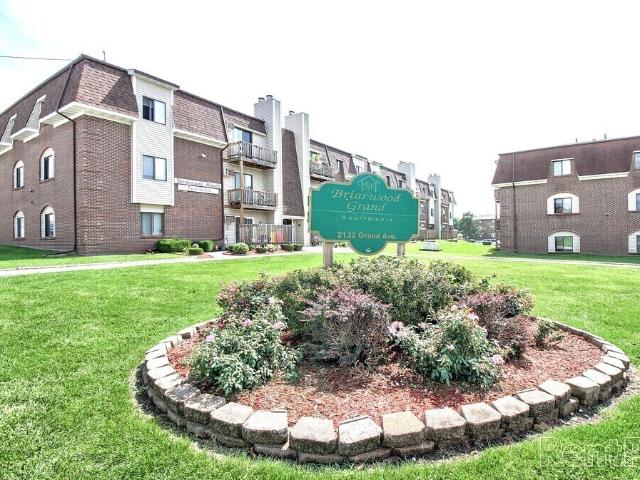 2 BR, 1 BA Apartment 2132 Grand Ave, West Des Moines, IA 50265