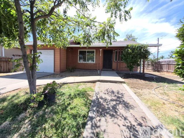 2 BR, 1 BA Apartment 2135 West Lane, Stockton, CA 95205