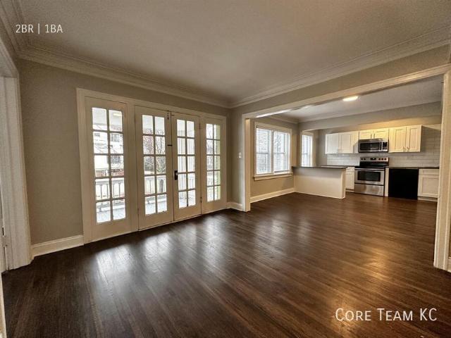 2 BR, 1 BA Apartment 217 E. 46th St Kansas City, MO 64112