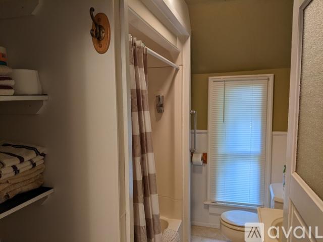 2 BR, 1 BA Apartment 214 8th St, Unit Upper, Calumet, MI 49913