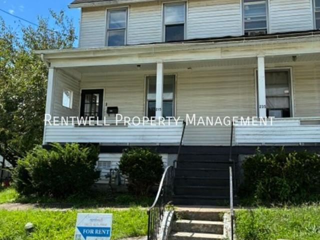 2 BR, 1 BA Apartment 215 Donnan Ave, Washington, PA 15301