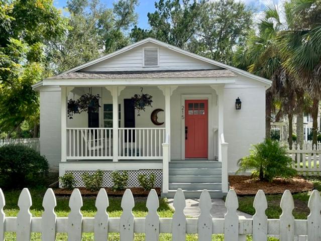 2 BR, 1 BA Apartment 215 E Voorhis Ave, Deland, FL 32724