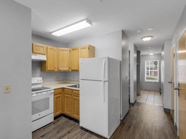 2 BR, 1 BA Apartment 215 Neptune Drive Unit 126 S 8, Brunswick, ME 04011