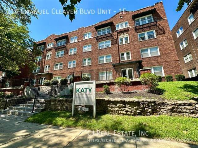 2 BR, 1 BA Apartment 216 Emanuel Cleaver Blvd Unit, Kansas City, MO 64112