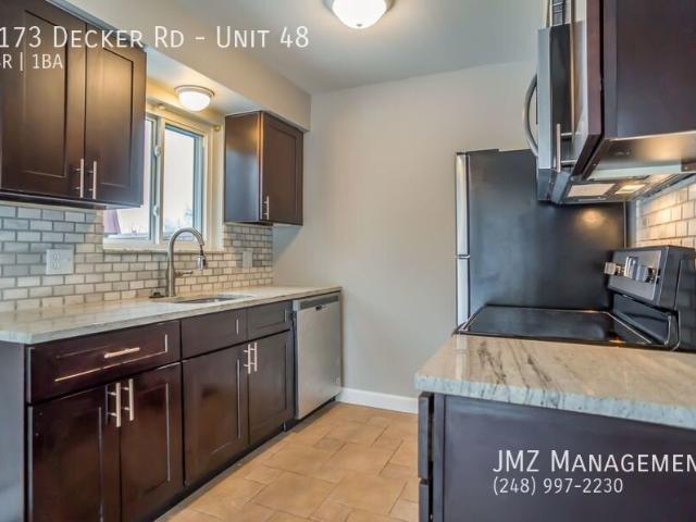 2 BR, 1 BA Apartment 2173 Decker Rd, Walled Lake, MI 48390