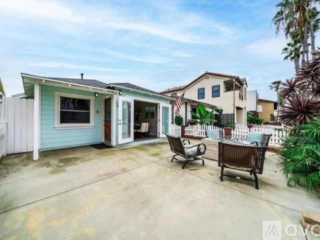 2 BR, 1 BA Apartment 218 11 Th St, Huntington Beach, CA 92648