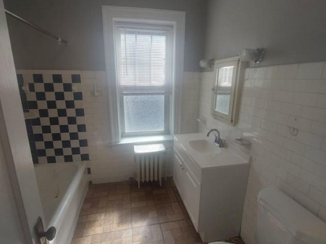 2 BR, 1 BA Apartment 218 Twin Oaks Road Unit 202 20, Akron, OH 44313