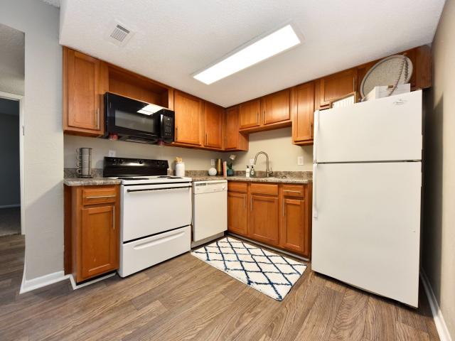 2 BR, 1 BA Apartment 2200 Woods Edge Drive Apt 3 Unit 5738, Memphis, TN 38134
