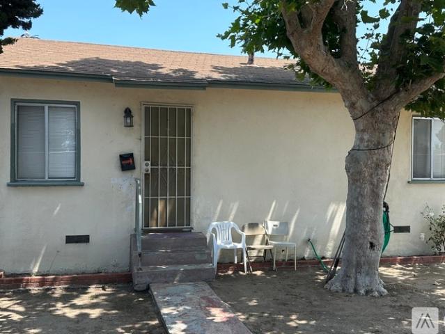 2 BR, 1 BA Apartment 22024 1 4 S Main St, Carson, CA 90745