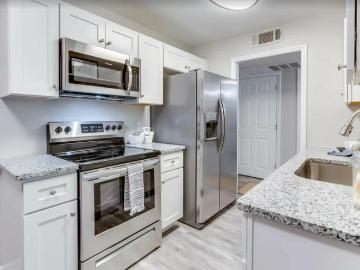 2 BR, 1 BA Apartment 2207 Wade Hampton Blvd, Greenville, SC 29615