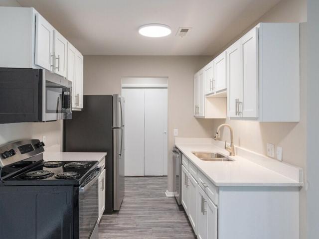 2 BR, 1 BA Apartment 2207 Wade Hampton Blvd, Greenville, SC 29615