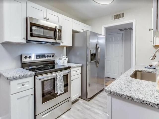 2 BR, 1 BA Apartment 2207 Wade Hampton Blvd, Greenville, SC 29615