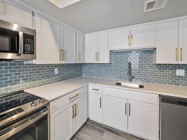 2 BR, 1 BA Apartment 220 West Bell Road Unit 1140, Phoenix, AZ 85023
