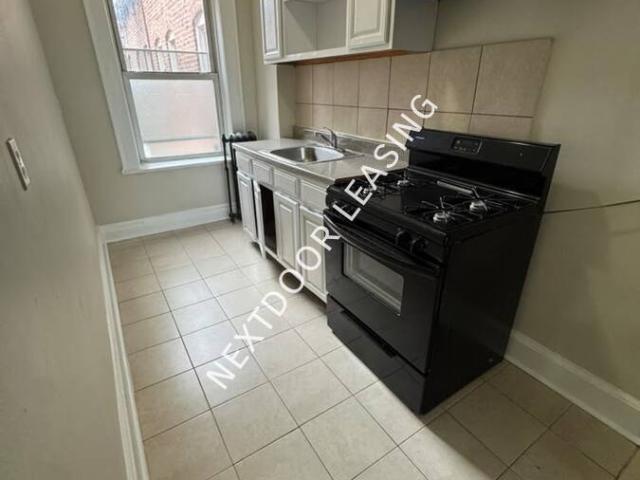 2 BR, 1 BA Apartment 220 Roseville Ave, Newark, NJ 07107